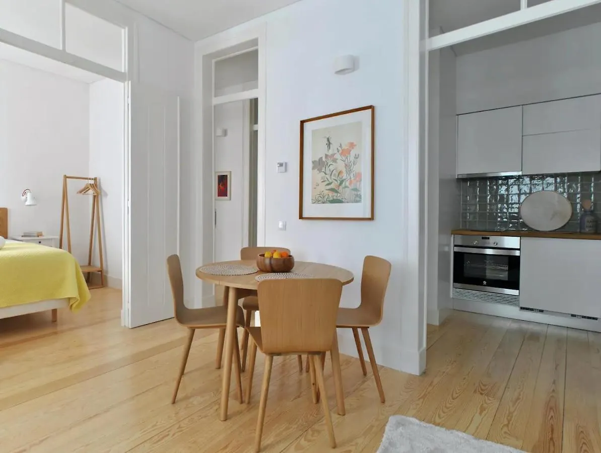 Alfama Confortable Apartment Near Cathedral Лиссабон