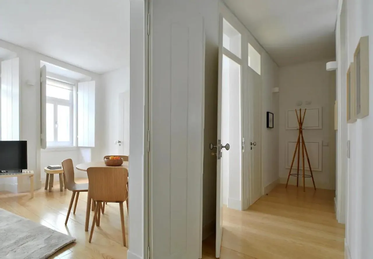 Alfama Confortable Apartment Near Cathedral Лиссабон